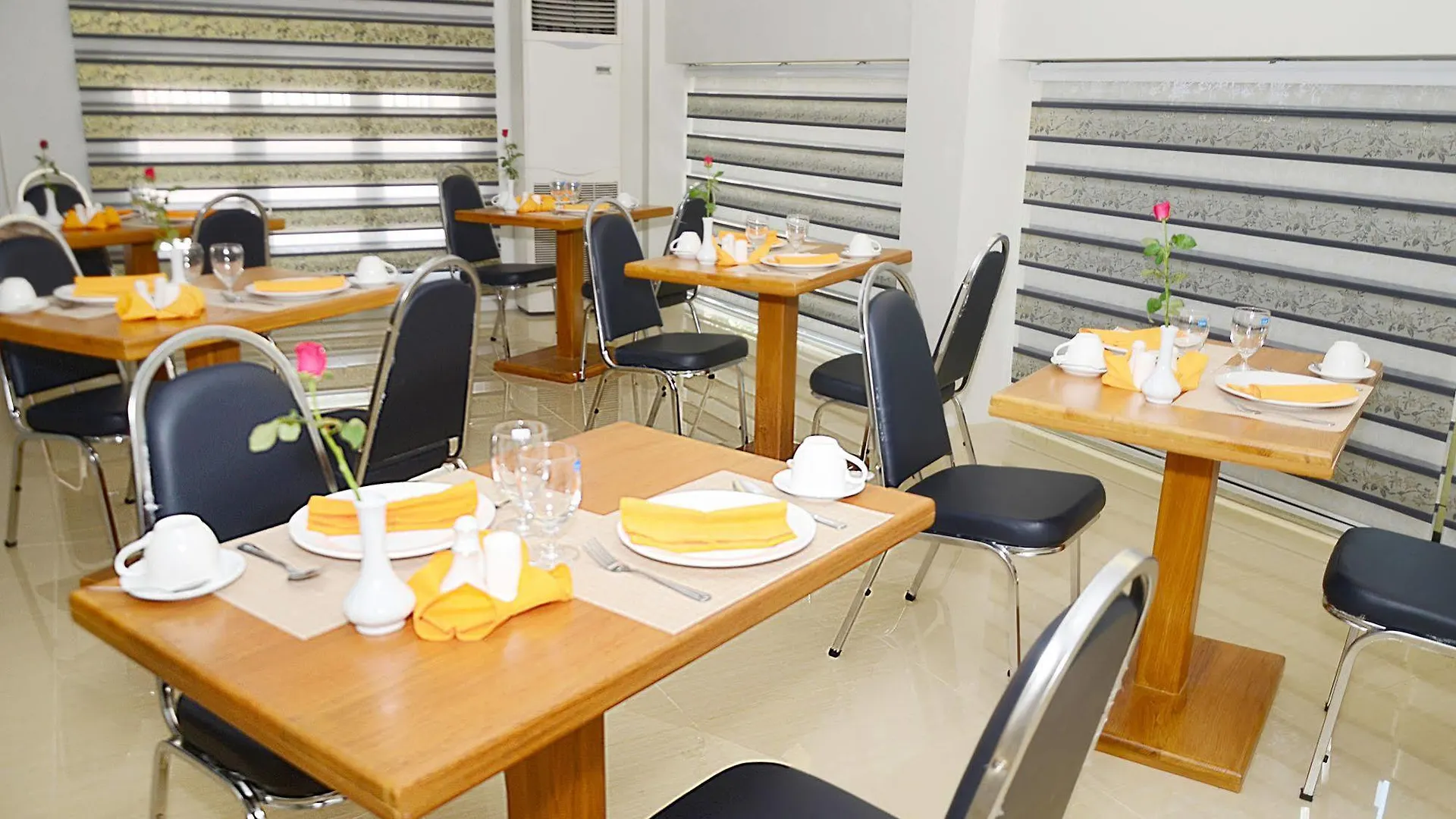 Hotel Yno Yangon 2*,